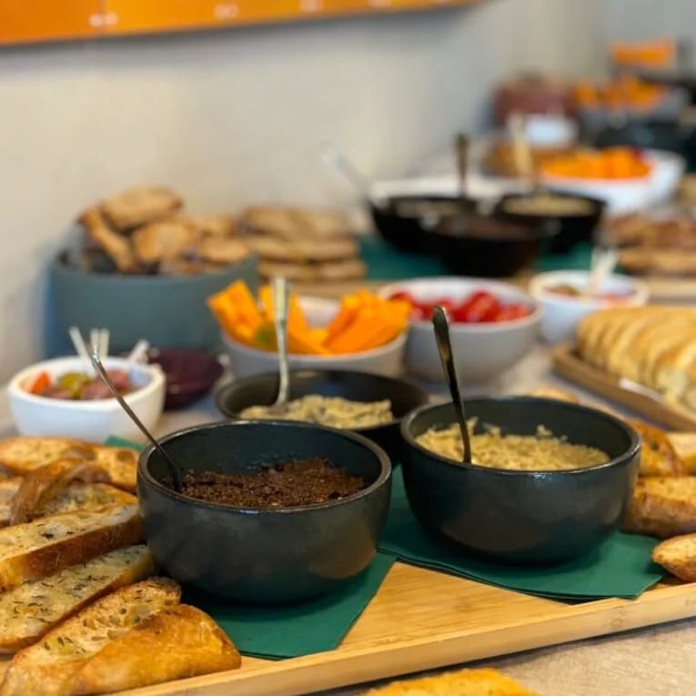Événements au restaurant : un buffet proposé au restaurant La Fille des Vignes
